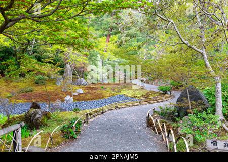 April 2023 Kyoto Tokyo Sogenchi berühmte Gärten im Tenryu-Ji Tempel in Arashiyama entworfen von Muso Soseki, UNESCO-Weltkulturerbe Japan Stockfoto