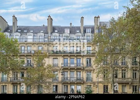 Paris, typische Fassade, Boulevard Richard-Lenoir im 11e. Arrondissement Stockfoto