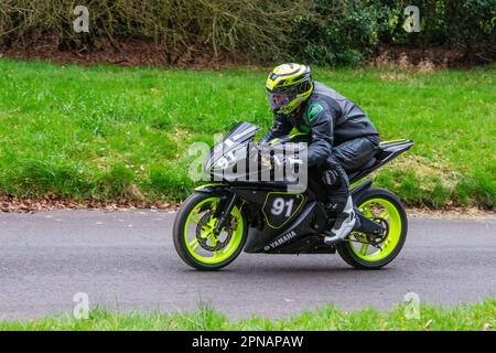 Fahrer 63 Andy Lupton auf einem 2008 Aprilia RS125, der auf dem 2023 HOGHTON TOWER Lancashire Motorcycle Sprint Course 1/8. Timed Mile Drive Event teilnimmt. UK Stockfoto