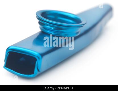 Amerikanisches Kazoo-Musikinstrument isoliert auf weißem Hintergrund Stockfoto