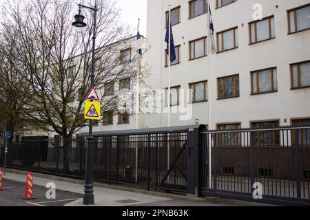 Moskau, Russland. 17. April 2023. Die finnische Botschaft in Moskau. Die Republik Finnland wurde am 4. April 2023 Mitglied der Nordatlantikvertrags-Organisation. Kredit: SOPA Images Limited/Alamy Live News Stockfoto