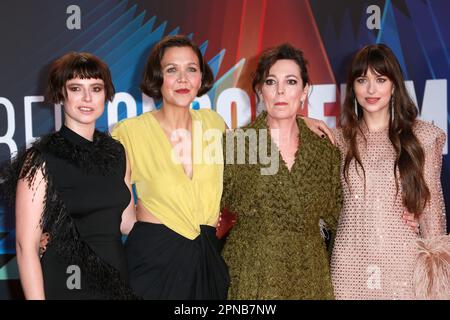 Jessie Buckley, Maggie Gyllenhaal, Olivia Colman und Dakota Johnson besuchen die britische Premiere „The Lost Daughter“ während des BFI London Film Festivals 65. in der Royal Festival Hall in London, England. Stockfoto