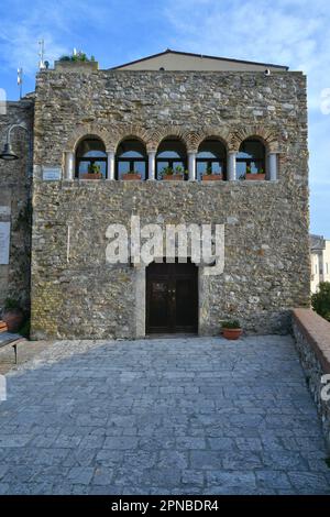 Ein charakteristisches Haus im historischen Viertel Termoli, einer Küstenstadt in der Provinz Campobasso in Italien. Stockfoto