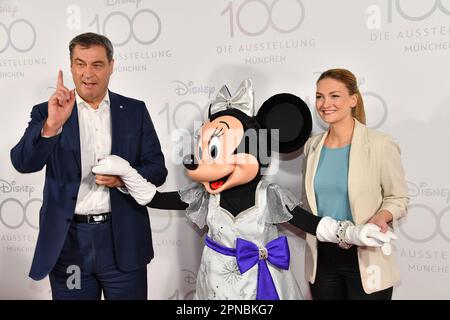 Markus Soeder und Judith Gerlach während der Europameisterschaft "Disney100: The Exhibition" auf der Olympiahalle am 17. April 2023 in München Stockfoto