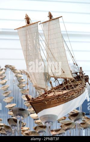 Museum Für Asiatische Zivilisationen. Keramikausstellung aus einem Schiffswrack der Tang-Dynastie nahe Belitung Island, vor Sumatra im Jahr 1998. Singapur. Stockfoto