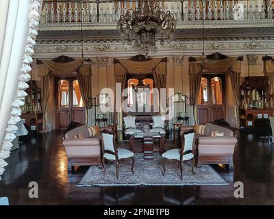 Möbel in Afzal Mahal (Eintritt eingeschränkt), Chowmahalla Palace, Hyderabad, Indien Stockfoto