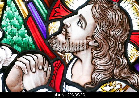 Song Vinh Church. Buntglas. Jesus betet im Garten von Gethsemane nach dem letzten Abendmahl. Vietnam. Stockfoto