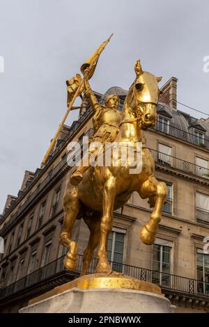 Der Anblick der Pferdeskulptur von Jeanne d'Arc in Paris Stockfoto