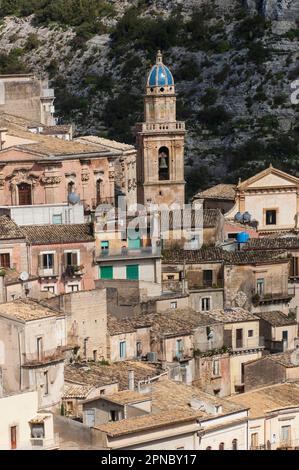 Blick auf die Kirche Chiesa di San Filippo Neri in Ragusa, Provinz Ragusa, Sizilien, Italien, Europa; UNESCO-Weltkulturerbe Stockfoto