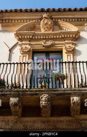 Das Dorf Scicli, Via Mormina Penna, Palazzo Porcelli Battaglia Veneziano Sgarlata des 18. Jahrhunderts, Provinz Ragusa, Sizilien, Italien, Europa Stockfoto