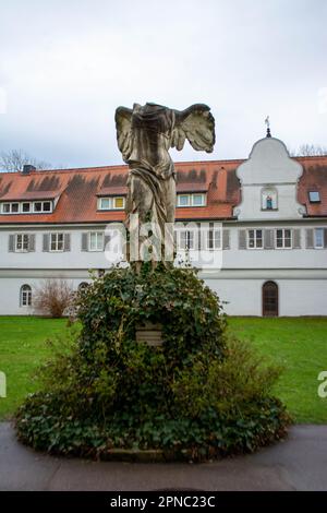 Schloss mit geflügeltem Sieg von Samothrake in Isny im Allgau Stockfoto