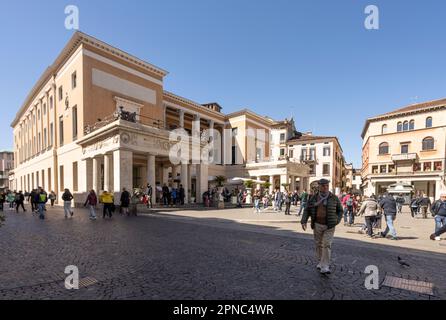 Padua, Italien. April 2023. Außenansicht des Pedrocchi Cafè Bar-Gebäudes im Stadtzentrum Stockfoto