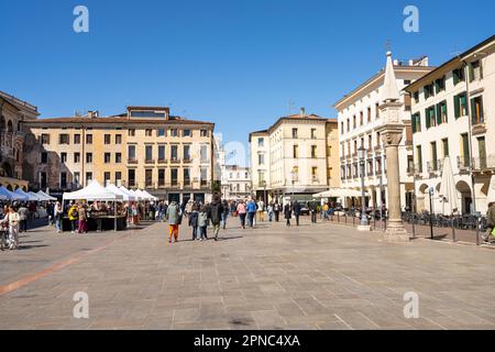 Padua, Italien. April 2023. Panoramablick auf den Obstplatz im Stadtzentrum Stockfoto