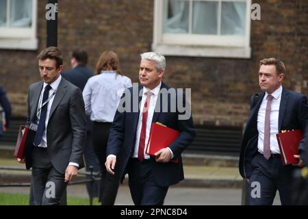 London, Großbritannien. 18. April 2023. Steve Barclay, Secretary of State for Health and Social Care kehrt in Downing Street Nr. 10 zurück. Kredit: Uwe Deffner/Alamy Live News Stockfoto