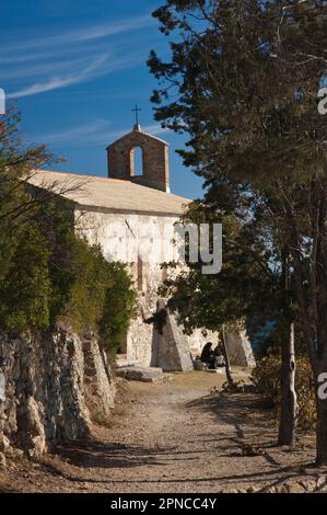 Die Kirche San Lorenzo während des Ausflugs zur Ampel Capo Noli, Klettern von Varigotti. Noli, Savona, Ligurien, Italien Stockfoto