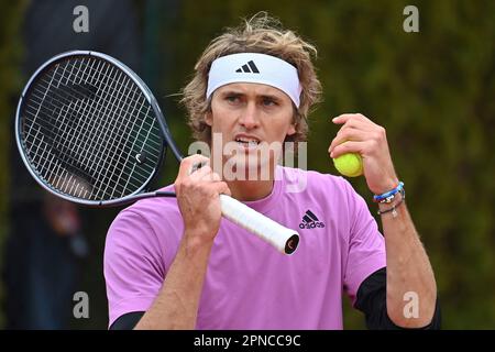 München, Deutschland. 18. April 2023. Alexander ZVEREV (GER) während des Trainings, Action, Einzelbild, Einzelmotiv, Halbfigur, Halbfigur, Tennis BMW am 18. April 2023 in München geöffnet 2023 Uhr Gutschein: dpa/Alamy Live News Stockfoto