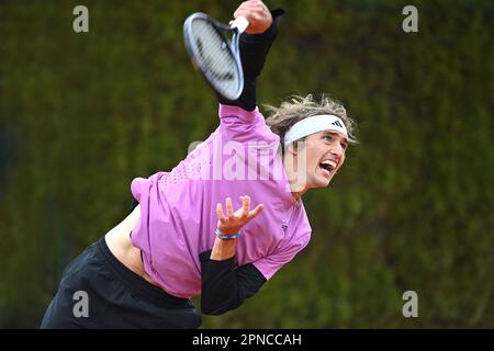 München, Deutschland. 18. April 2023. Alexander ZVEREV (GER) während des Trainings, Action, Einzelbild, zugeschnittenes Einzelmotiv, Halbfigur, Halbfigur, Tennis BMW am 18. April 2023 in München geöffnet 2023 Uhr Gutschein: dpa/Alamy Live News Stockfoto