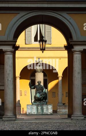 Die Höfe der Universität Pavia, Lombardei, Italien, Europa Stockfoto