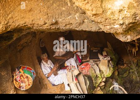 Tanger, Marokko 2022: Archäologischer Komplex der Herkules-Höhlen in Cape Spartel, beliebter Touristenort Stockfoto