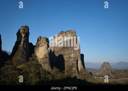 Meteora bei Sonnenaufgang im Frühling Stockfoto