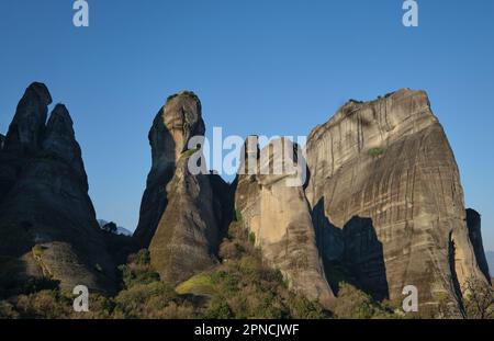 Meteora bei Sonnenaufgang im Frühling Stockfoto