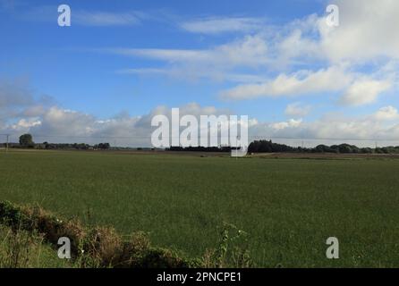 Die Felder werden vom Schleppweg des Leeds und Liverpool Canal Rufford Branch in Rufford Lancashire England aus betrachtet Stockfoto