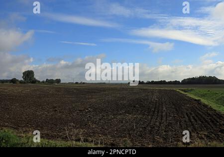 Die Felder werden vom Schleppweg des Leeds und Liverpool Canal Rufford Branch in Rufford Lancashire England aus betrachtet Stockfoto