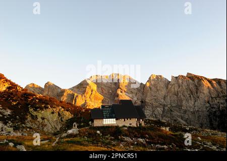 Garelli Alpine Refuge im Herzen des Marguareis Regional Park, Basis für Ausflüge und Aufsteige, Ligurische Alpen, Cuneo, Piemont, Italien, Europa Stockfoto