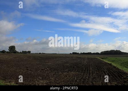 Die Felder werden vom Schleppweg des Leeds und Liverpool Canal Rufford Branch in Rufford Lancashire England aus betrachtet Stockfoto