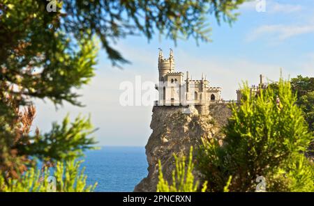 Swallows Nest ist ein altes Schloss auf dem Felsen auf der Krim. Tourismuseinrichtung Stockfoto