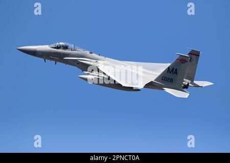 US Air Force F-15 Eagle Kampfflugzeuge der Massachusetts Air National Guard im Flug. Leeuwarden, Niederlande - 19. April 2018 Stockfoto