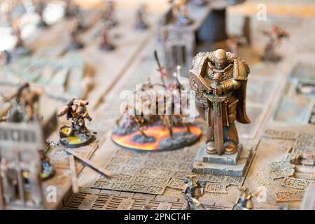 Set von spielenden Action-Figuren, Warhammer 40.000 Miniatur-Figur Stockfoto