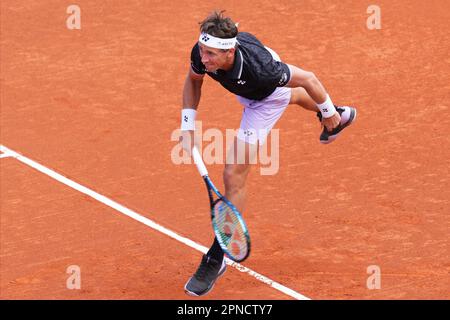 Barcelona, Spanien. 18. April 2023. Casper Ruudduring the Barcelona Open Banc Sabadell, Conde de de Godo Trophy Match, 2. Runde, zwischen Casper Ruud und Ben Shelton. Tennis ATP 500, Real Club de Tenis Barcelona, Barcelona, Spanien - 18. April 2023. (Foto: Bagu Blanco/PRESSIN) Kredit: PRESSINPHOTO SPORTS AGENCY/Alamy Live News Stockfoto
