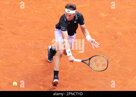 Barcelona, Spanien. 18. April 2023. Casper Ruudduring the Barcelona Open Banc Sabadell, Conde de de Godo Trophy Match, 2. Runde, zwischen Casper Ruud und Ben Shelton. Tennis ATP 500, Real Club de Tenis Barcelona, Barcelona, Spanien - 18. April 2023. (Foto: Bagu Blanco/PRESSIN) Kredit: PRESSINPHOTO SPORTS AGENCY/Alamy Live News Stockfoto