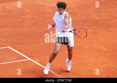 Barcelona, Spanien. 18. April 2023. Ben Sheltonwährend des Barcelona Open Banc Sabadell, Conde de de Godo Trophy Match, 2. Runde, zwischen Casper Ruud und Ben Shelton. Tennis ATP 500, Real Club de Tenis Barcelona, Barcelona, Spanien - 18. April 2023. (Foto: Bagu Blanco/PRESSIN) Kredit: PRESSINPHOTO SPORTS AGENCY/Alamy Live News Stockfoto