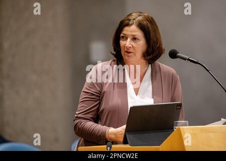 DEN HAAG, NIEDERLANDE - APRIL 18: Minister für Langzeitpflege und Sport Conny Helder während der Fragestunde im Tweede Kamer am 18. April 2023 in Den Haag, Niederlande (Foto: Jeroen Meuwsen/Orange Pictures) Stockfoto