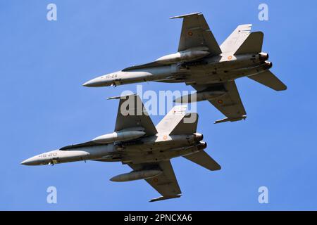 Spanische Air Force Boeing F/A-18 Hornet Kampfjets im Flug. Niederlande - 19. April 2018 Stockfoto