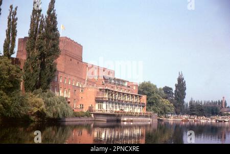 Original-Filmbild aus dem Jahr 1960er 35mm des Royal Shakespeare Theatre, Stratford-upon-Avon. Stockfoto