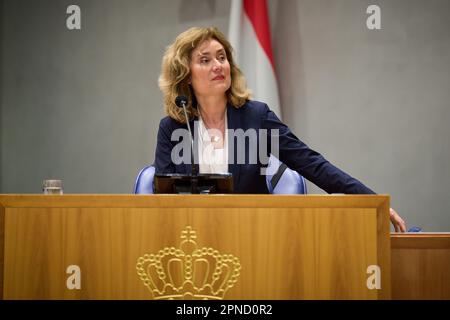 DEN HAAG - Sprecherin des Repräsentantenhauses Vera Bergkamp während der wöchentlichen Fragestunde im Repräsentantenhaus. ANP PHIL NIJHUIS niederlande raus - belgien raus Stockfoto