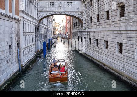 Venedig: Seufzerbrücke (Ponte dei Sospiri), Kanal rio del Palazzo Stockfoto