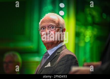 Stockholm, Schweden. 18. April 2023. Schwedischer König Carl XVI Gustaf auf einer Konferenz, die vom schwedischen Forstindustrieverband am 18. April 2023 in Stockholm, Schweden, ausgerichtet wurde. Foto: Anders Wiklund/TT/Code 10040 Kredit: TT News Agency/Alamy Live News Stockfoto