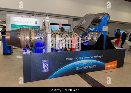 Rolls-Royce AE 2100-A, von dem ein Motor entwickelt wird, der ausschließlich mit Wasserstoff betrieben wird, wird auf dem Sustainable Skies World Summit in Farnborough vorgestellt Stockfoto