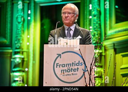 Stockholm, Schweden. 18. April 2023. Schwedischer König Carl XVI Gustaf auf einer Konferenz, die vom schwedischen Forstindustrieverband am 18. April 2023 in Stockholm, Schweden, ausgerichtet wurde. Foto: Anders Wiklund/TT/Code 10040 Kredit: TT News Agency/Alamy Live News Stockfoto