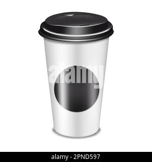 Weiße leere Kaffeetasse zum Mitnehmen aus Papier mit leerem schwarzen runden Etikettenaufkleber und Vektormodell mit Kunststoffdeckel. Realistisches Modell für die Konstruktion Stock Vektor