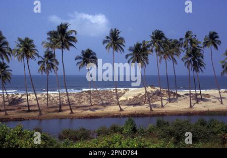 Ein Strand mit Landschaft und Küste in der Stadt Vagator in der Provinz Goa in Indien, Indien, Goa, April 1996 Stockfoto