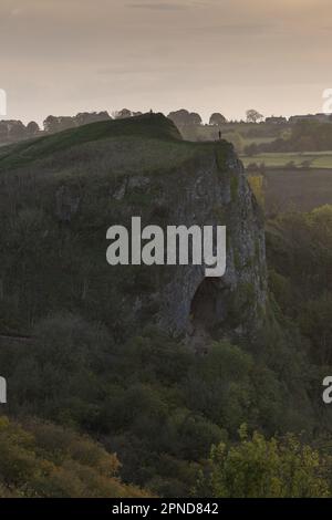 Thor's Cave am 19. Oktober 2022 in Wetton, Staffordshire, England. Kredit: SMP News Stockfoto