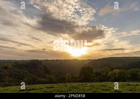 Thor's Cave am 19. Oktober 2022 in Wetton, Staffordshire, England. Kredit: SMP News Stockfoto