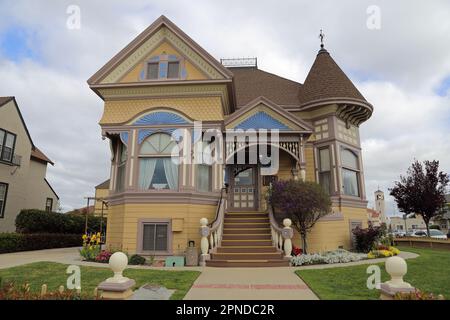 Salinas, Kalifornien/USA - 5. April 2021: Der Geburtsort und die Kindheit des Schriftstellers John Steinbeck ist von außen zu sehen. Stockfoto