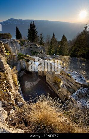 Der Außenposten Oberwiesen ist eine Habsburger Festung aus dem Ersten Weltkrieg. Luserna, Alpe Cimbra, Trentino, Italien. Stockfoto