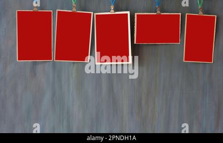 Alte Bilderrahmen, alte leere Postkarten, freier Platz für Ihre Bilder oder Kopien Stockfoto